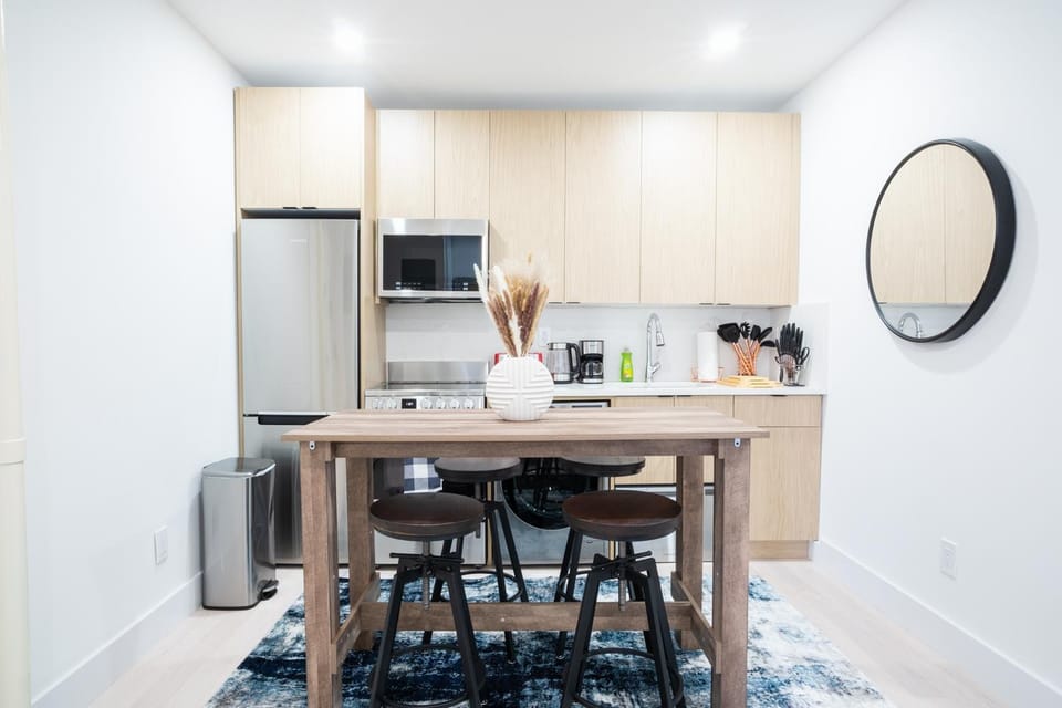 East Village Downtown Two-Bedroom Condo-Hotel Suite Apartment in Upper East Side