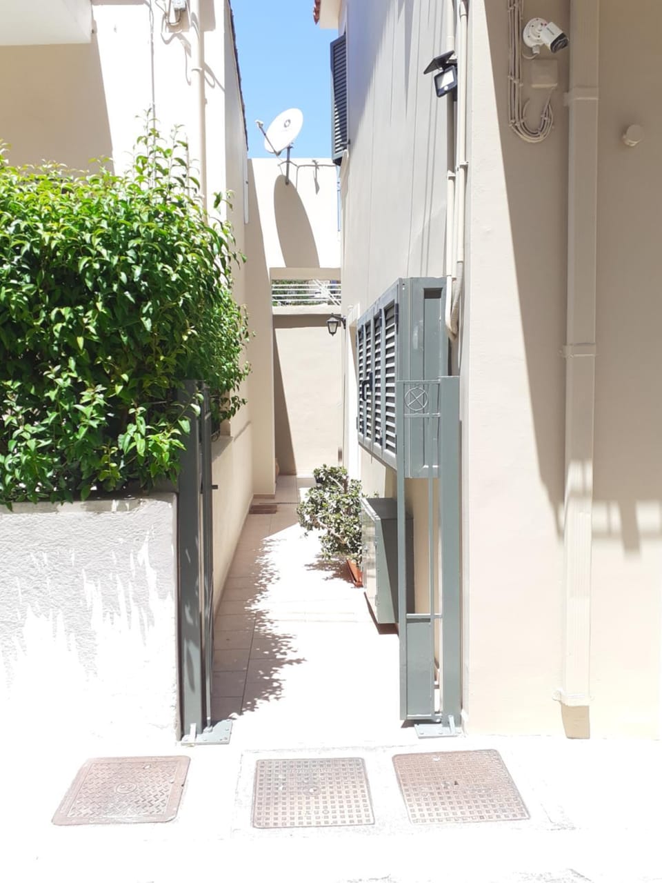 Facade/entrance