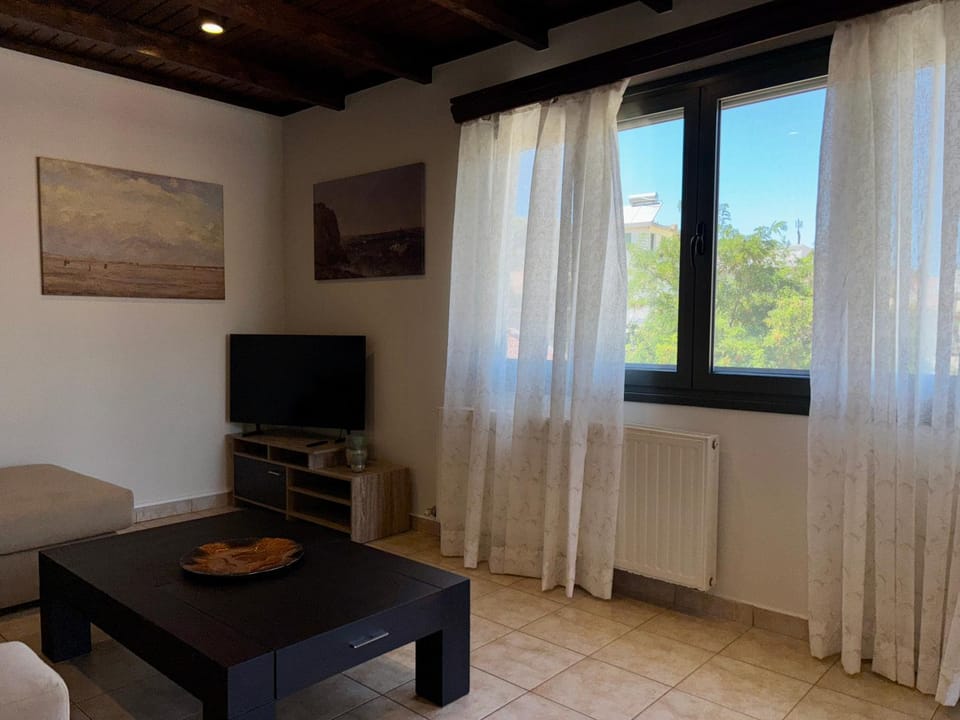 Living room, Seating area, air conditioner