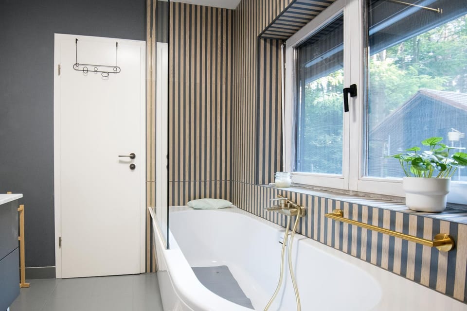Bathroom, Bath