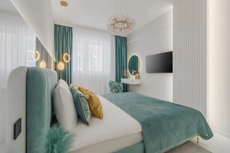Bed, TV and multimedia, Bedroom
