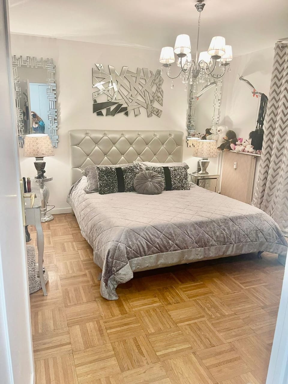 Bed, Photo of the whole room, Bedroom