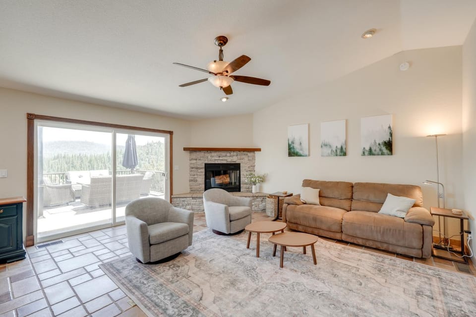 Mtn Views + Game Room: Family Retreat in Groveland House in Groveland