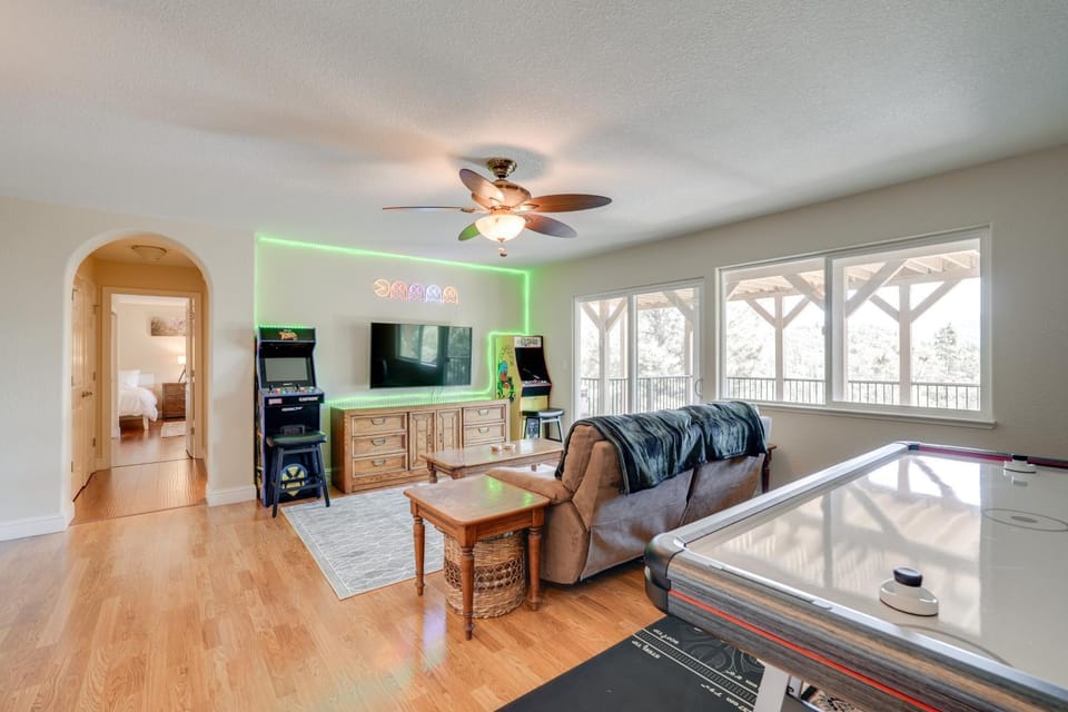 Mtn Views + Game Room: Family Retreat in Groveland House in Groveland