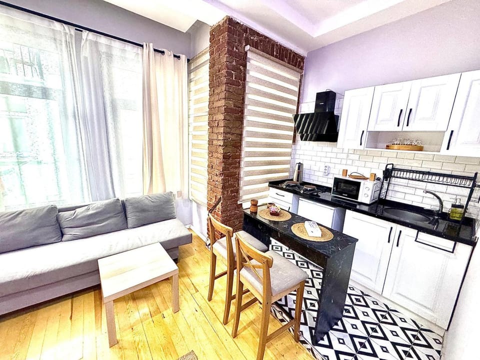 TV and multimedia, Kitchen or kitchenette, Living room, Seating area, Dining area, minibar, oven, pet friendly, stove