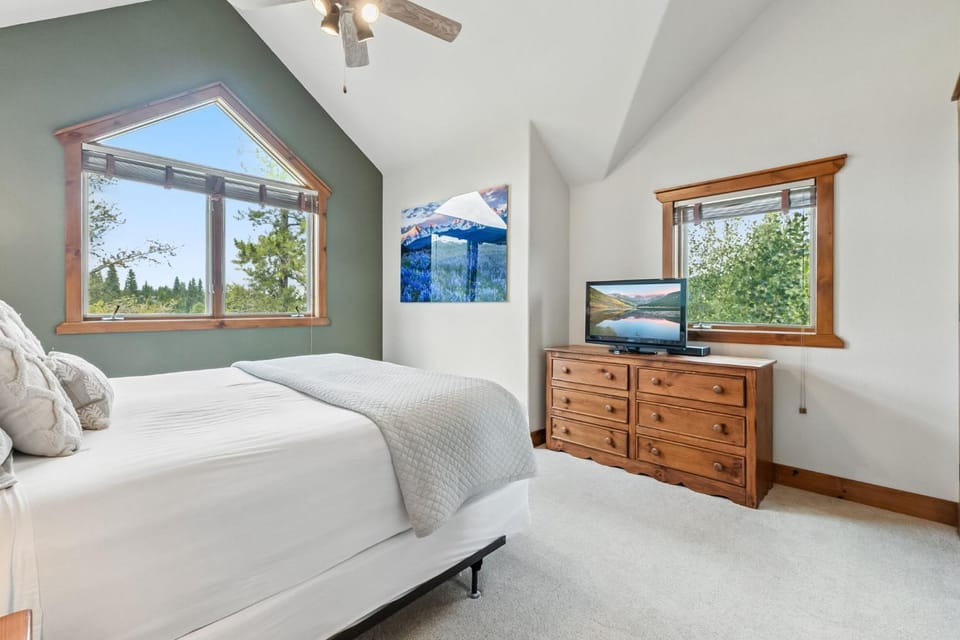 Snowflake Lift Access Hot Tub plus Oxygen Unit House in Breckenridge