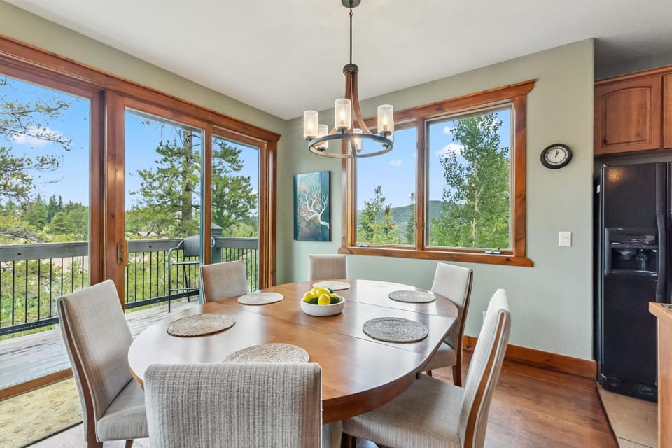 Snowflake Lift Access Hot Tub plus Oxygen Unit House in Breckenridge