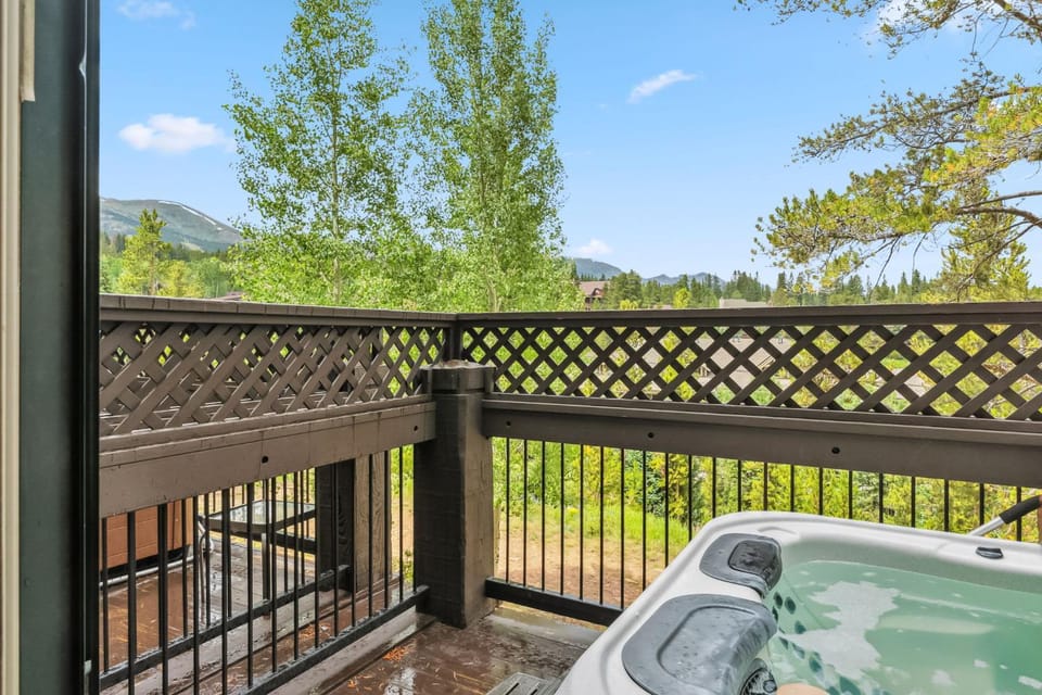 Snowflake Lift Access Hot Tub plus Oxygen Unit House in Breckenridge