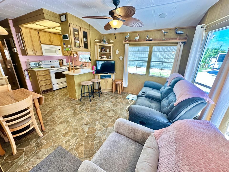 Coastal Paradise in This 1 Bedroom 1 Bath Beach Home on Nettles Island Resort House in Hutchinson Island