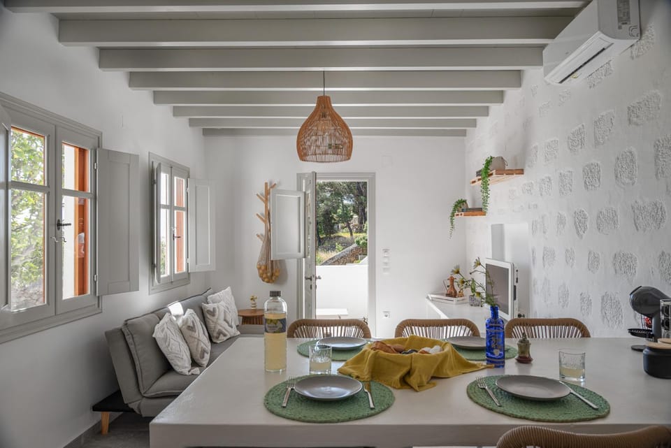 Living room, Seating area, Dining area, Food