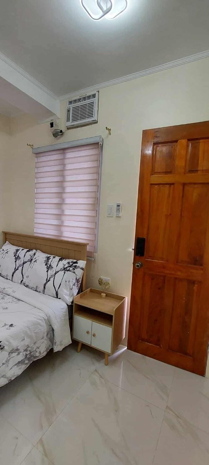 Compostela Guest Room #2 Terrace, Rooftop, Netflix, WiFi Bed and Breakfast in Central Visayas