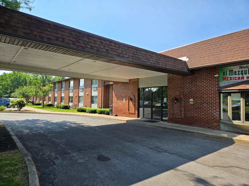 Fulton Hotel - Oswego Riverfront Hotel in New York