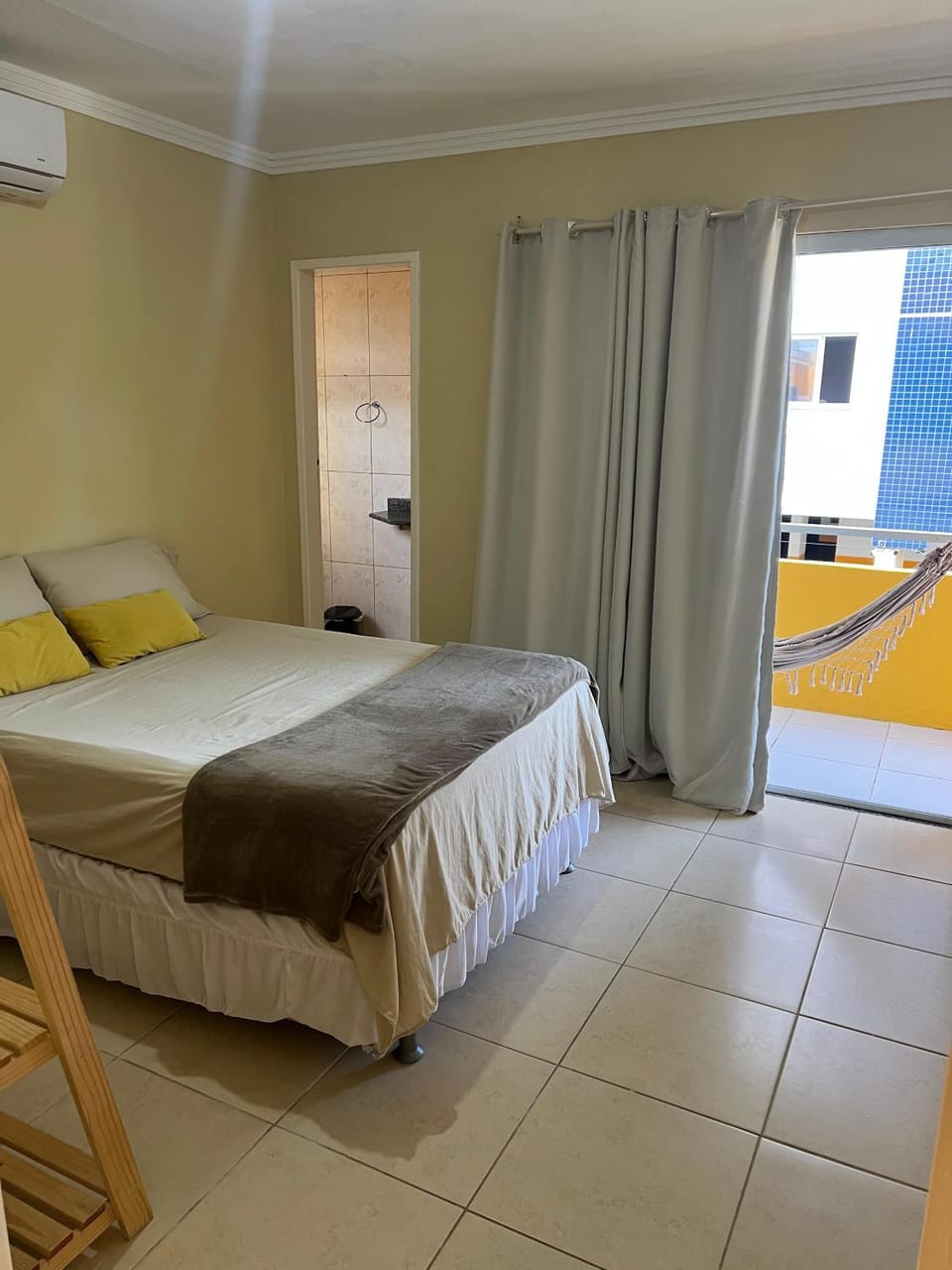 Bed, Bedroom, air conditioner