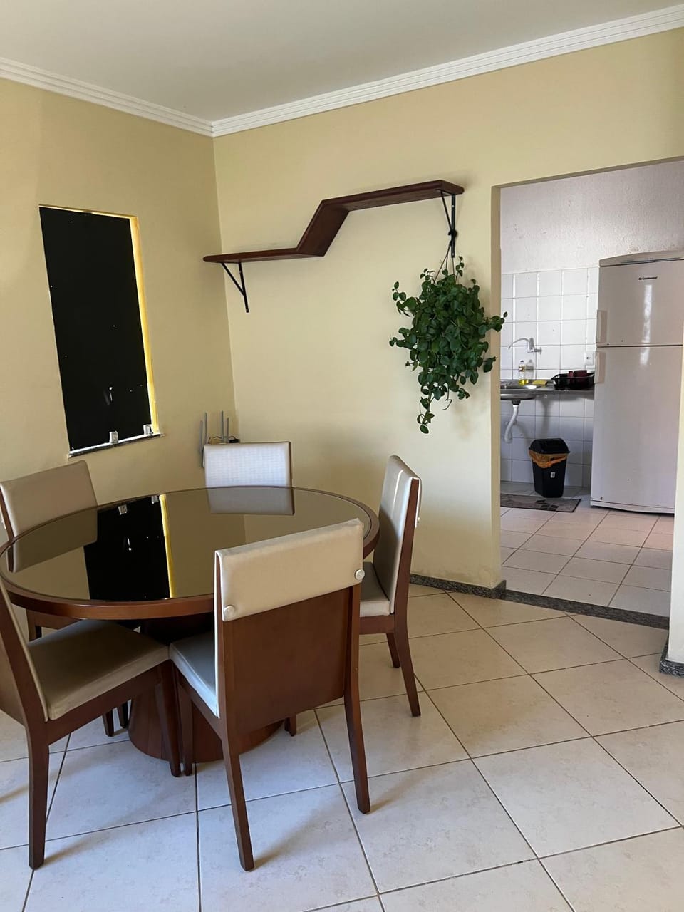 Kitchen or kitchenette, Dining area, oven