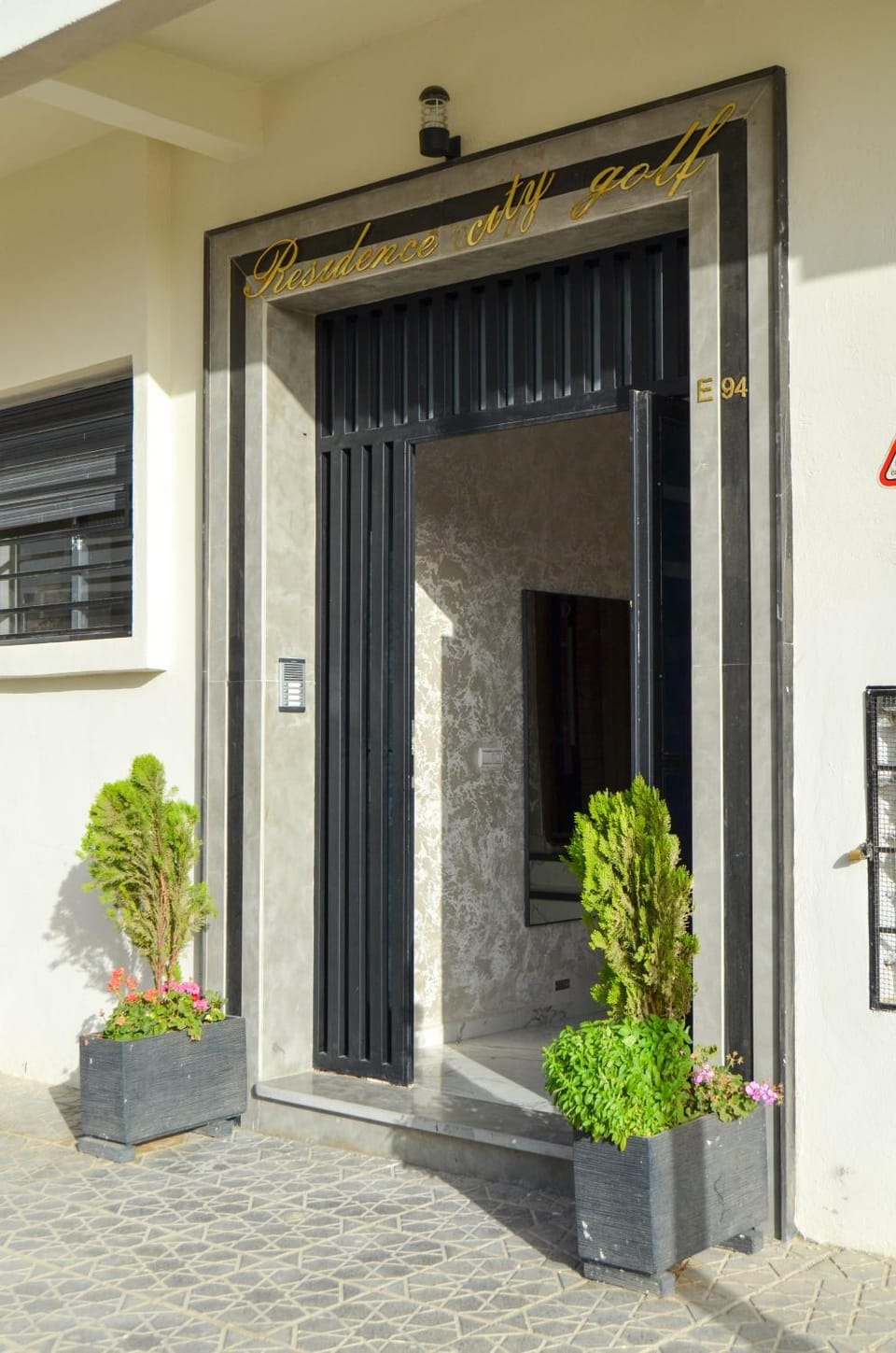 Property building, Facade/entrance