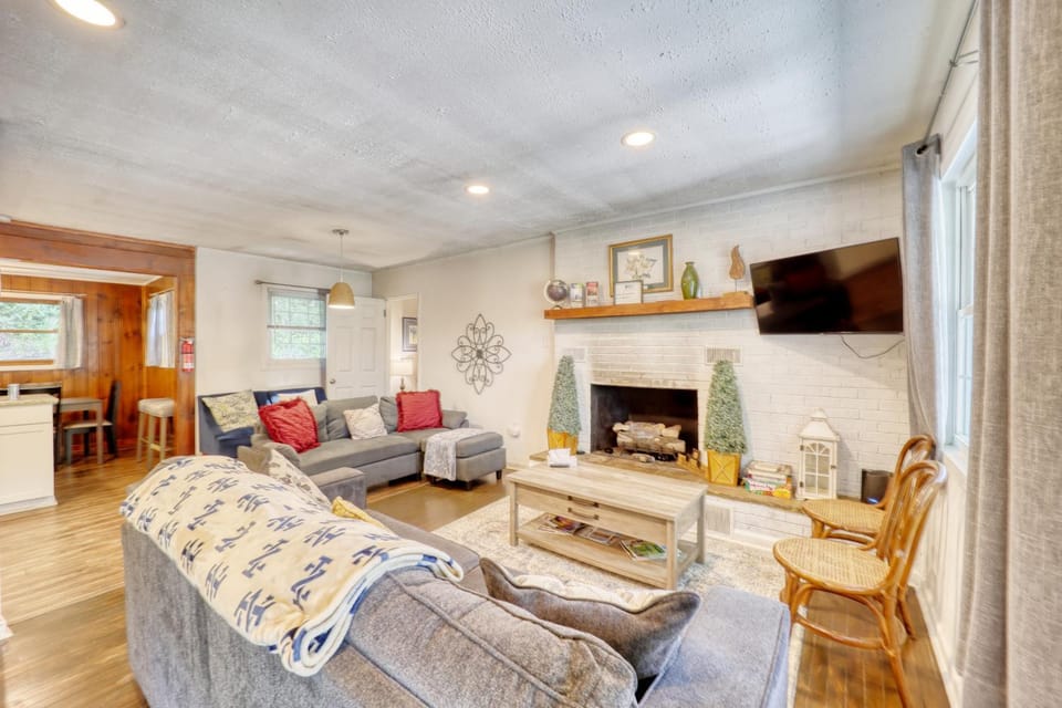Nature Sounds Retreat House in Watauga