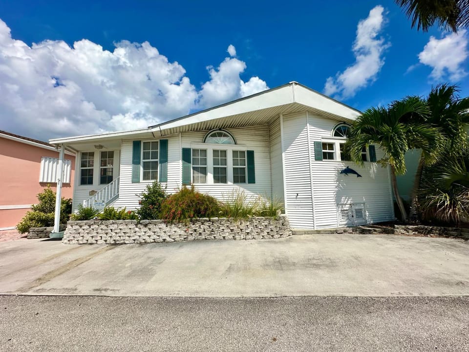 Coastal Beautiful 2 Bedroom 2 Full Bath Beach Home Located on Nettles Island Resort House in Hutchinson Island