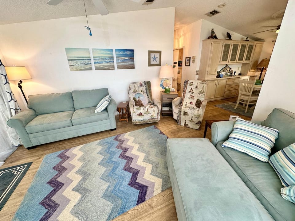 Coastal Beautiful 2 Bedroom 2 Full Bath Beach Home Located on Nettles Island Resort House in Hutchinson Island