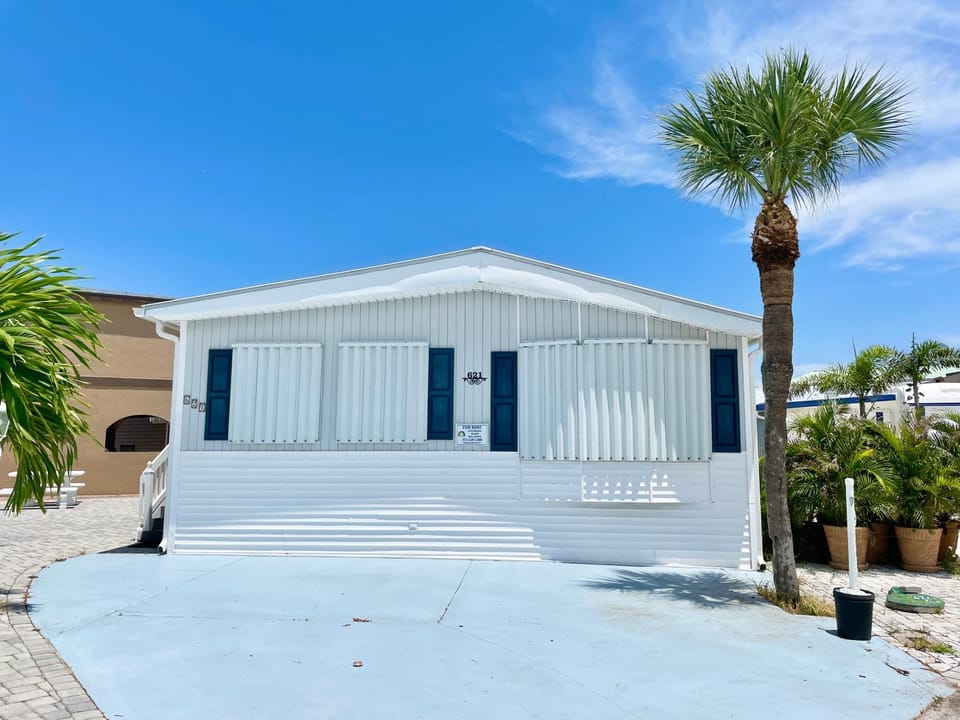 Coastal Adorable 2 Bedroom 1 And A Half Bath Beach House On Nettles Island Resort House in Hutchinson Island