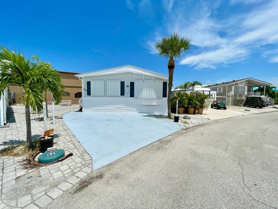 Coastal Adorable 2 Bedroom 1 And A Half Bath Beach House On Nettles Island Resort House in Hutchinson Island