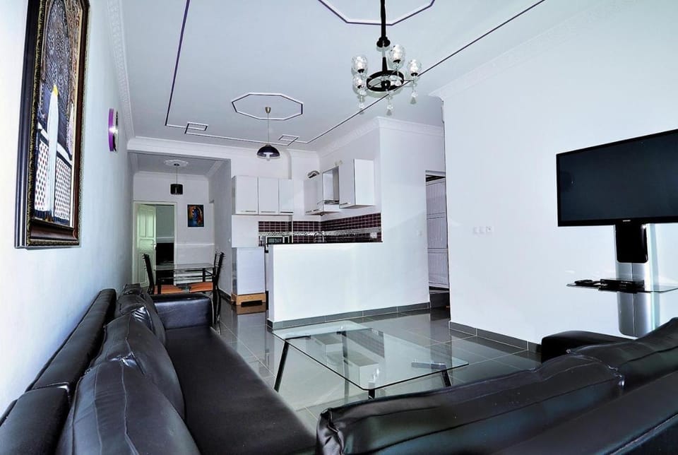Appart de 80m2 à 800m de la plage, Wifi, Clim, tout les commerces à moins 50m Apartment in Morocco