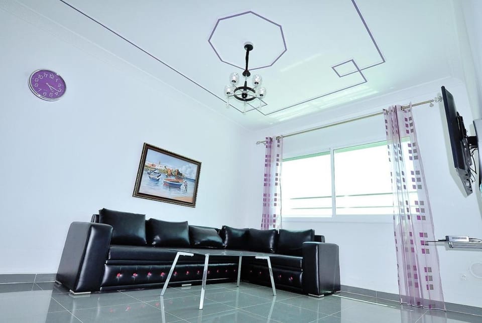 Appart de 80m2 à 800m de la plage, Wifi, Clim, tout les commerces à moins 50m Apartment in Morocco