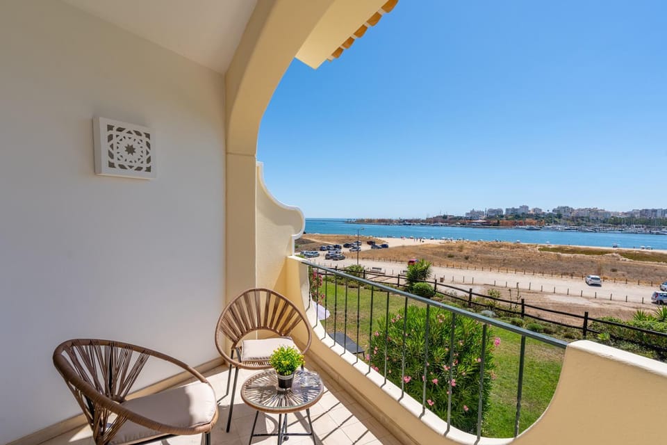 Natural landscape, View (from property/room), Balcony/Terrace, Seating area, Sea view