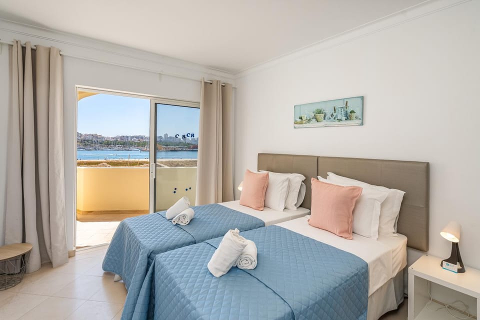 Bed, Natural landscape, Bedroom, towels