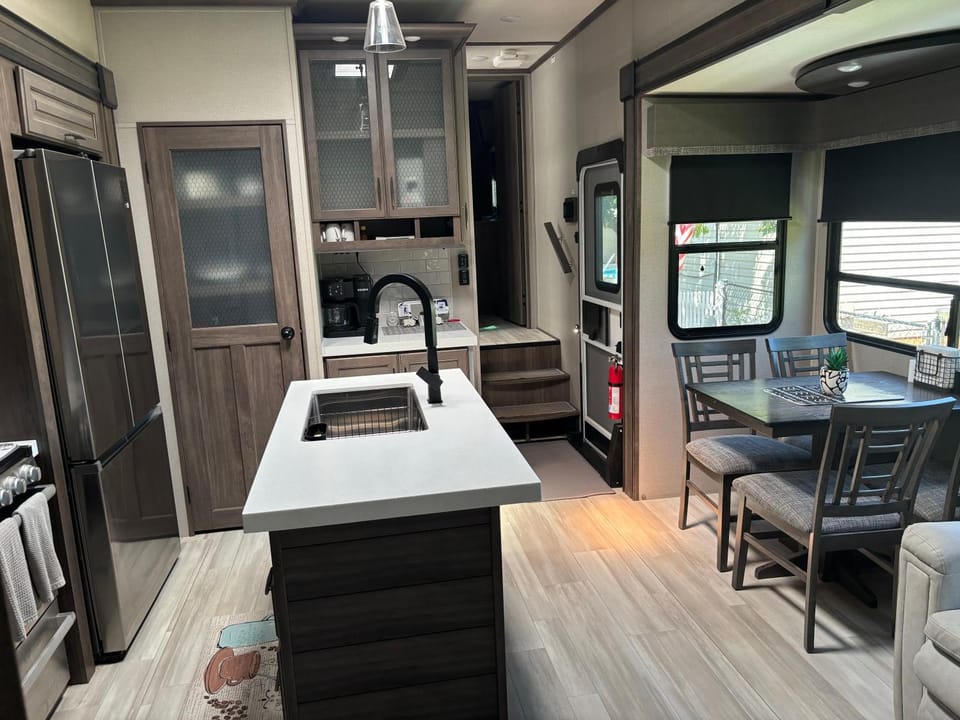 Kitchen or kitchenette, Living room, Dining area