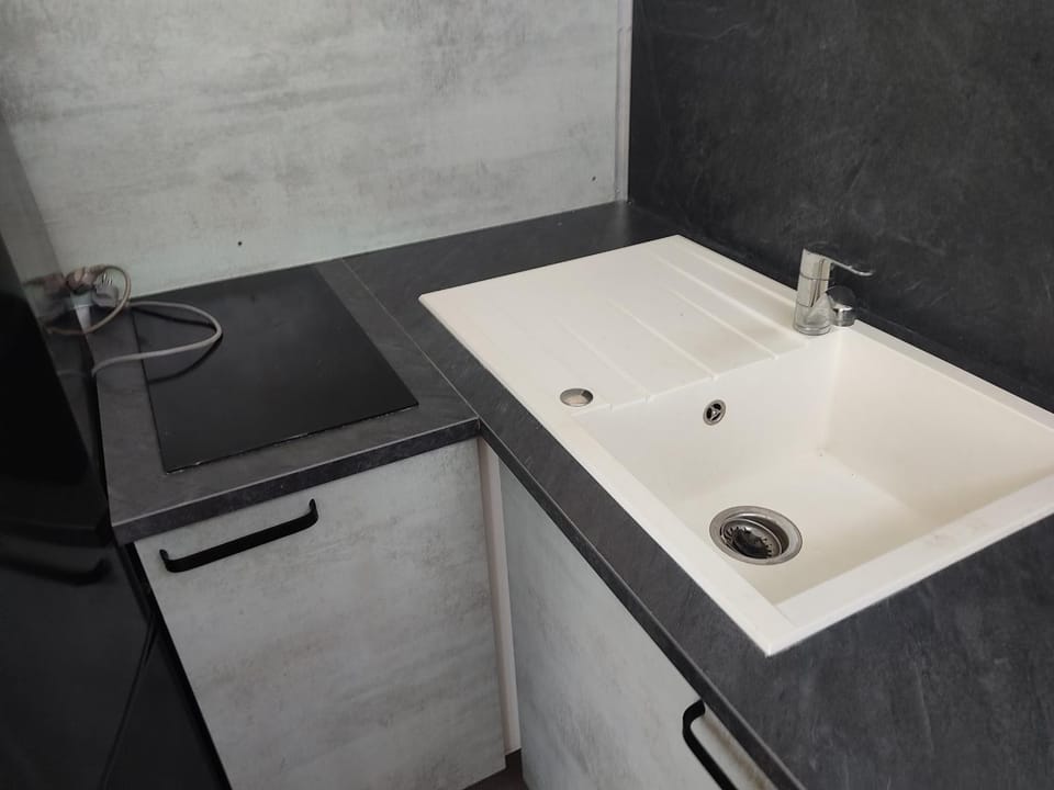 Studio rénové centre Gruissan - 2 pers, parking privé - FR-1-796-92 Apartment in Gruissan