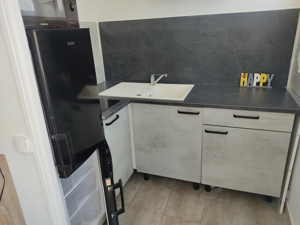 Studio rénové centre Gruissan - 2 pers, parking privé - FR-1-796-92 Apartment in Gruissan