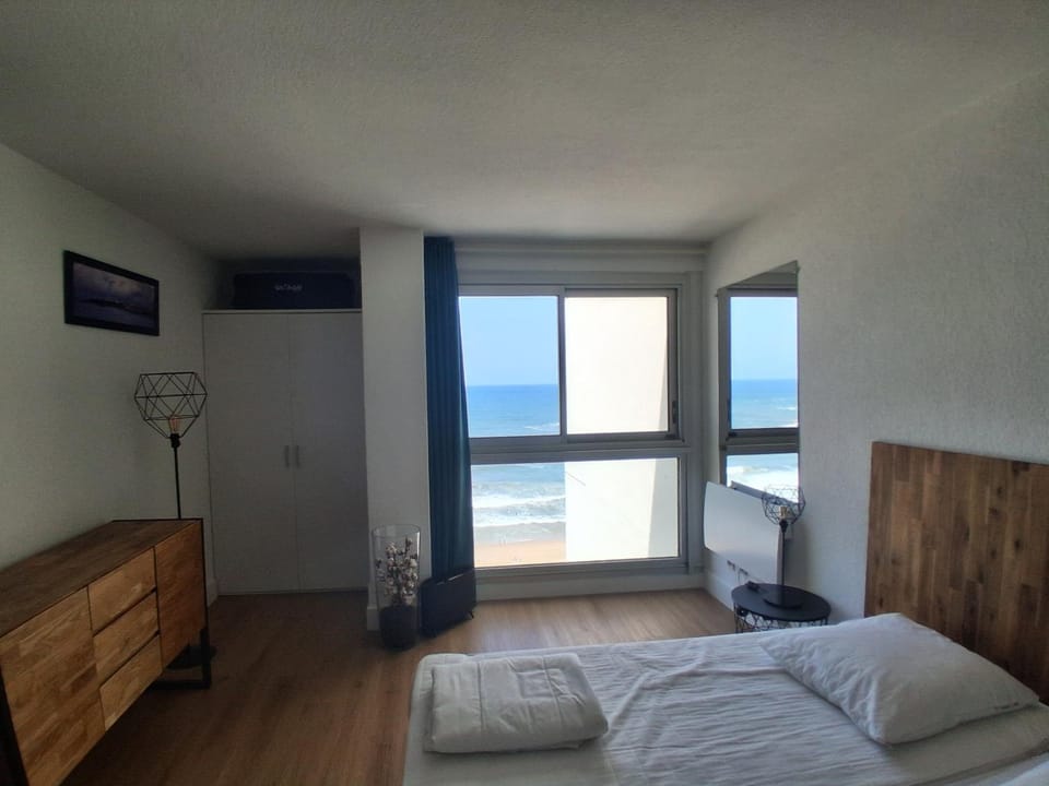 Studio moderne avec piscine, vue panoramique Biarritz - FR-1-239-1143 Apartment in Biarritz