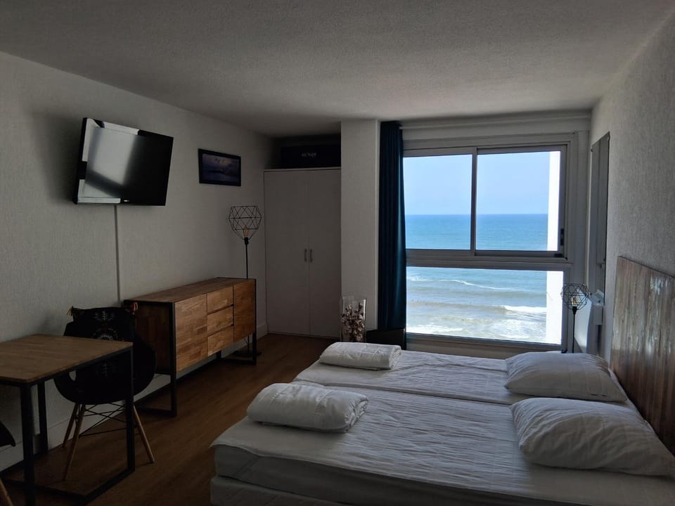 Studio moderne avec piscine, vue panoramique Biarritz - FR-1-239-1143 Apartment in Biarritz