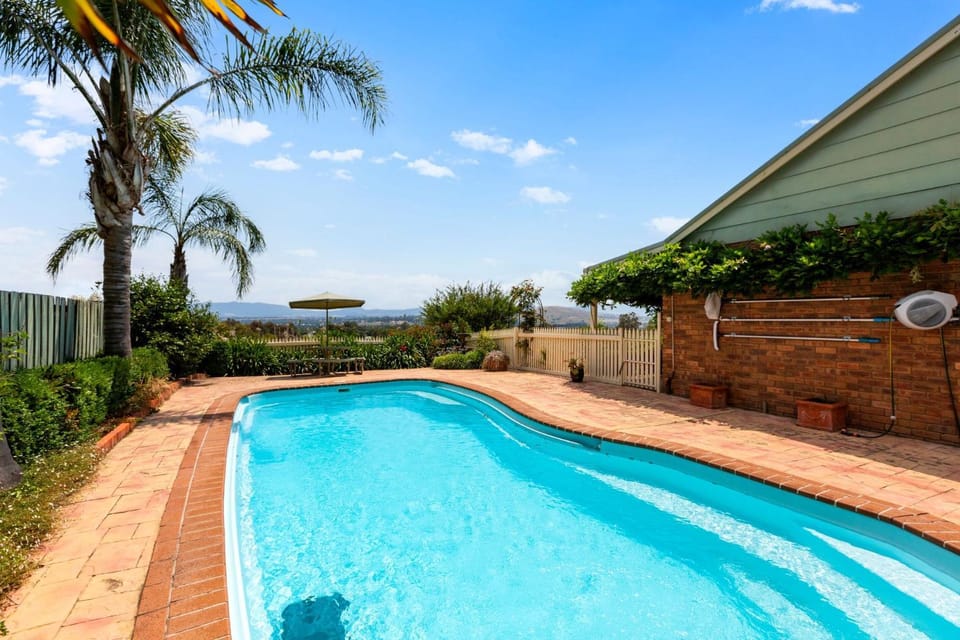 Monkey Gully Retreat - Pool - Mansfield - Sleeps 9 House in Mansfield