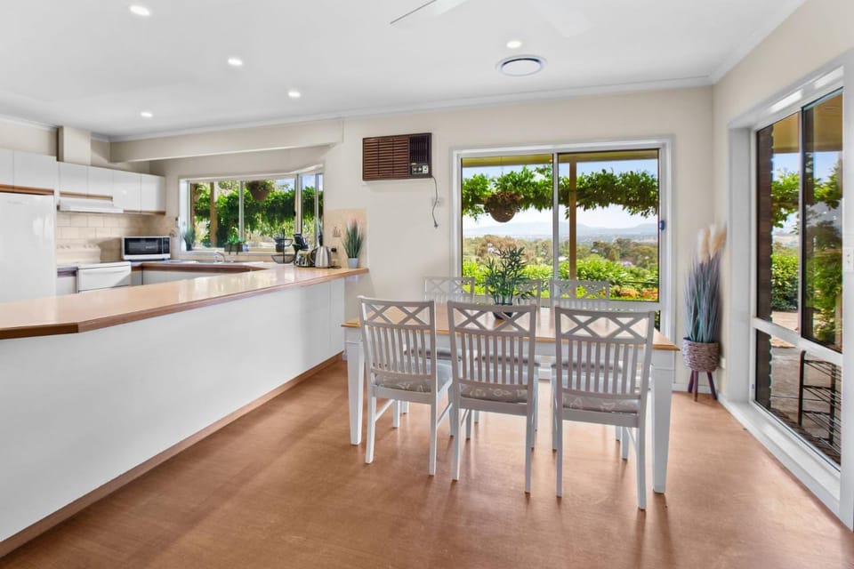 Monkey Gully Retreat - Pool - Mansfield - Sleeps 9 House in Mansfield