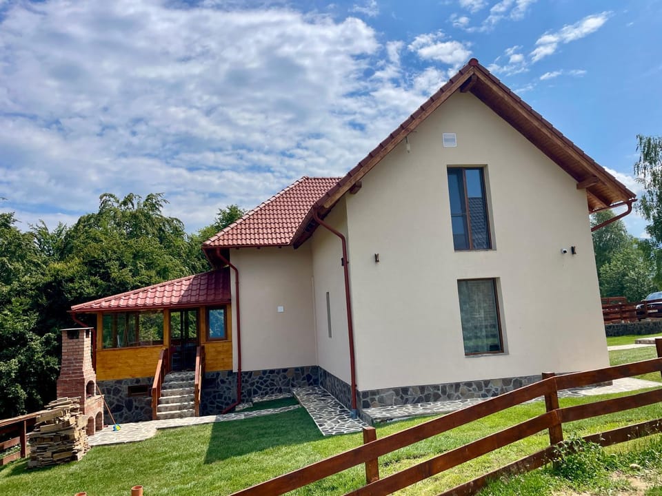 Vila Eden Pestera Villa in Brașov County