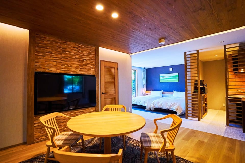 TV and multimedia, Living room, Dining area