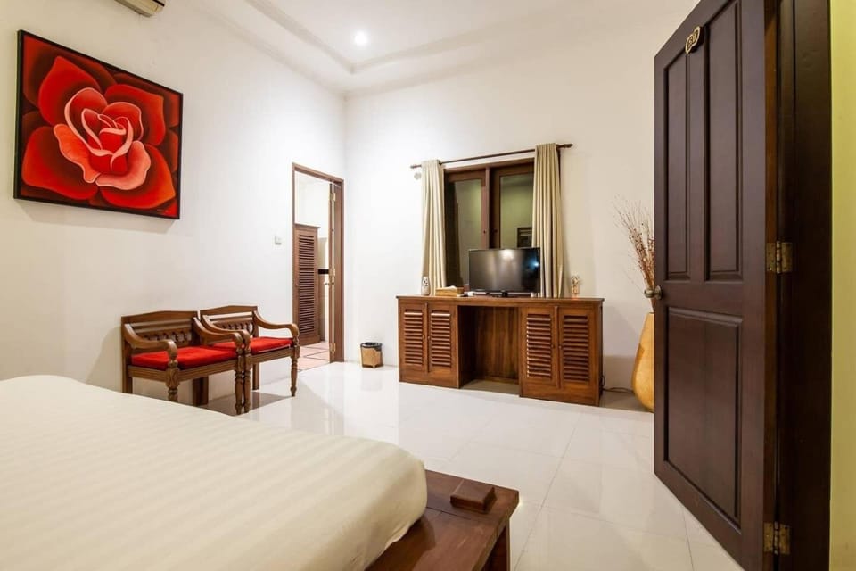 8 Bedrooms Private Pool Villa Seminyak Villa in Kediri