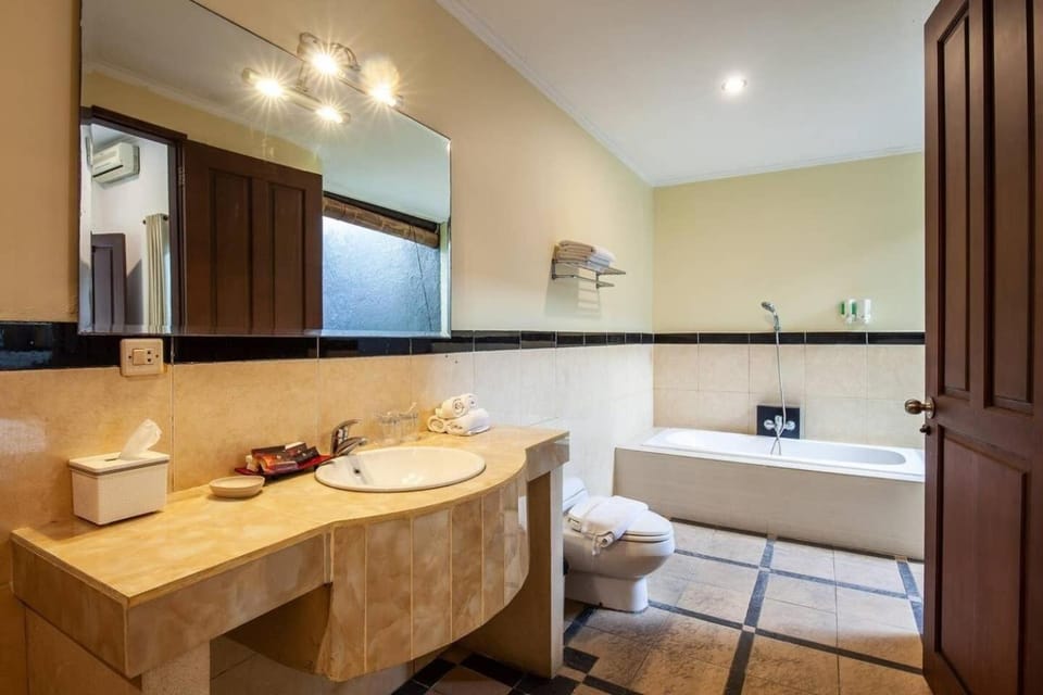 8 Bedrooms Private Pool Villa Seminyak Villa in Kediri