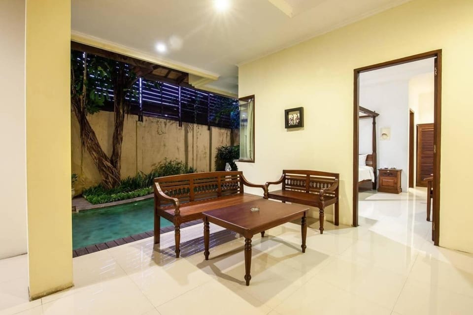 8 Bedrooms Private Pool Villa Seminyak Villa in Kediri