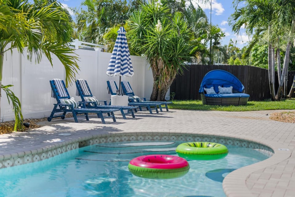 Swimming pool