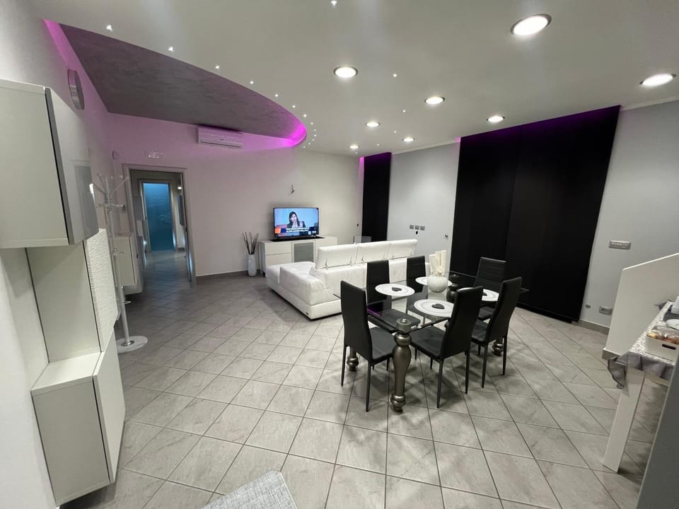 TV and multimedia, Living room, Dining area