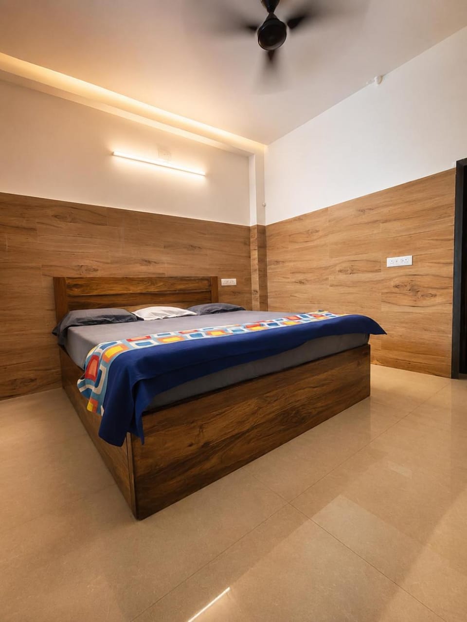 Bed, Photo of the whole room, Bedroom, fireplace
