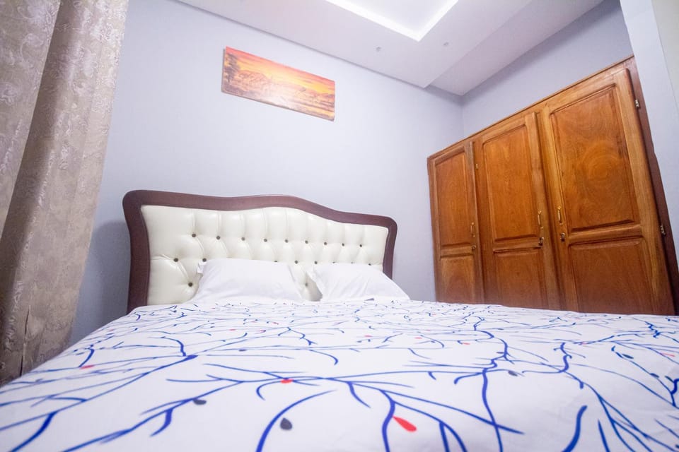 Photo of the whole room, Bedroom