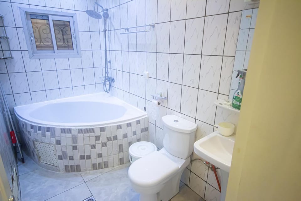 Shower, Toilet, Bathroom, Bath, towels