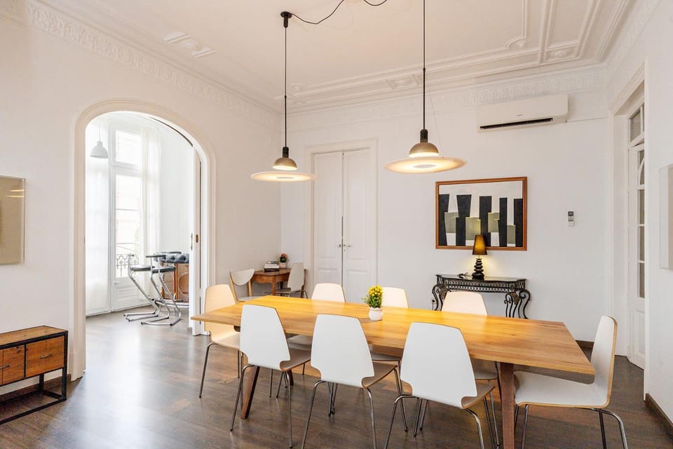 Apartamento Premium 5 Hab - 4 Baños- Balcón a Gran Vía - Grupos hasta 12 - Passeig Gràcia 8 min Apartment in Barcelona