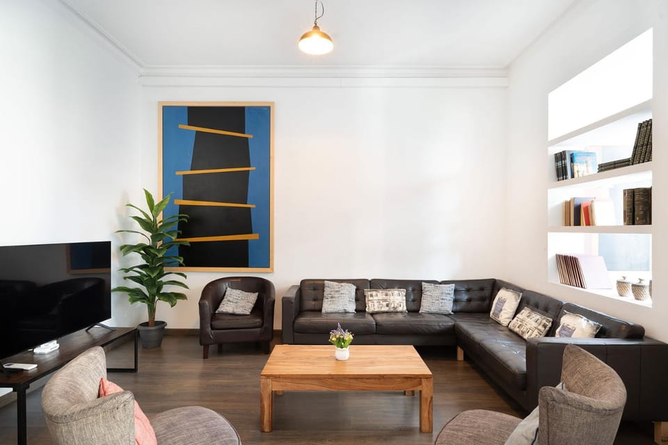 Apartamento Premium 5 Hab - 4 Baños- Balcón a Gran Vía - Grupos hasta 12 - Passeig Gràcia 8 min Apartment in Barcelona