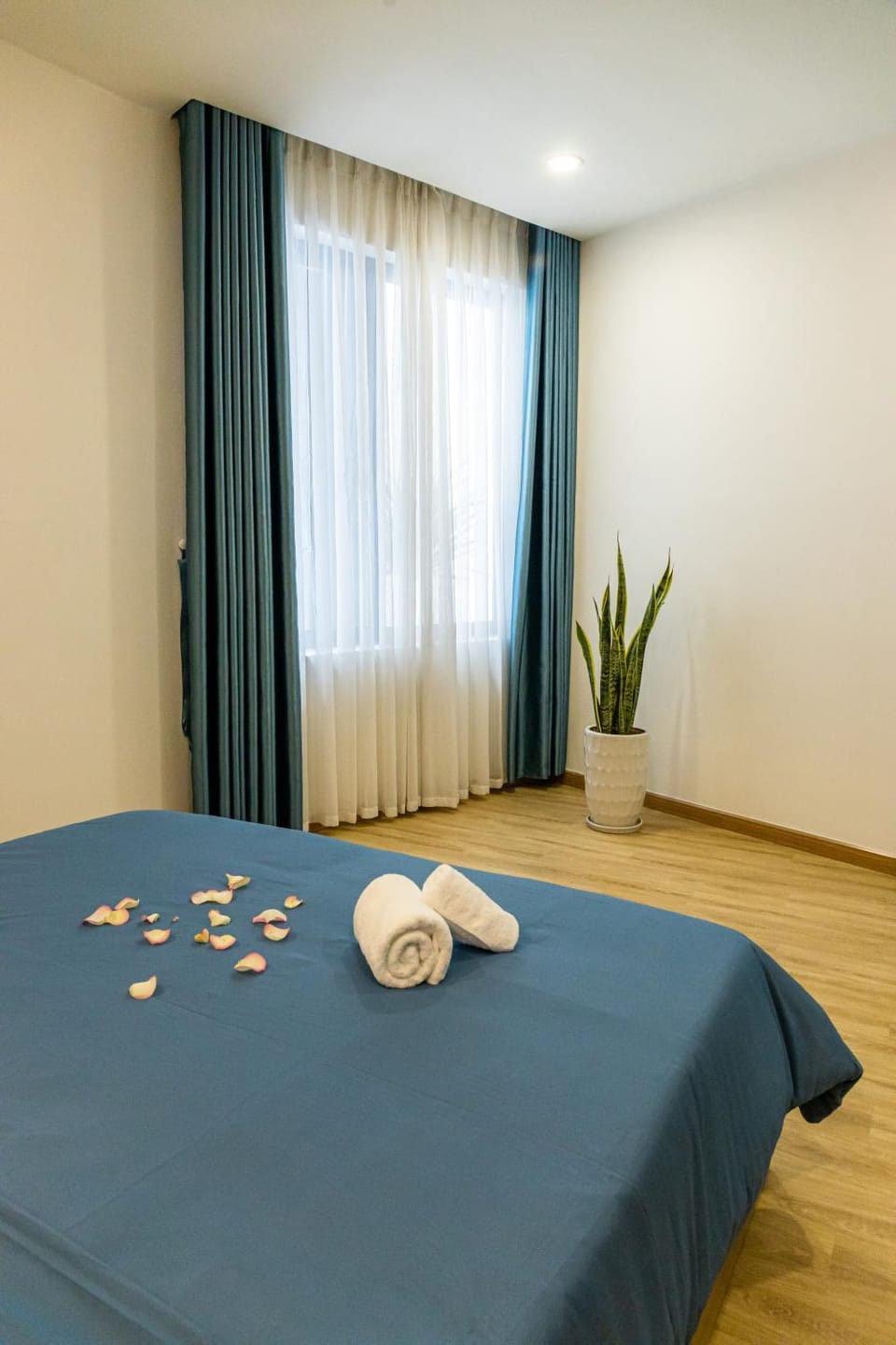 New Happy House Homestay's My Khe Beach with 4BR Villa in Da Nang