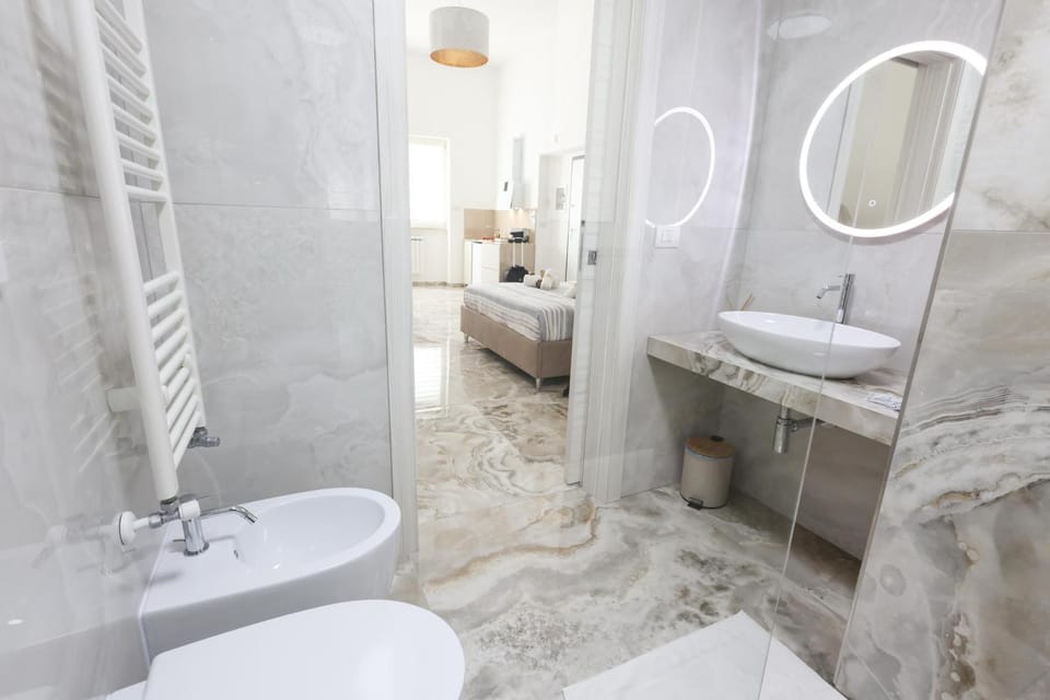 Toilet, bidet