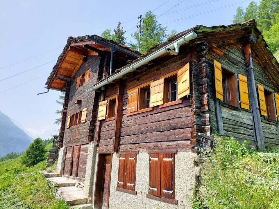 Property building, Facade/entrance, Off site
